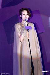 组图：金贤重香港获大奖 阿SA无缘和男友过圣诞