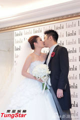 组图：宋新妮甜蜜拍婚纱照 未婚夫首度公开亮相