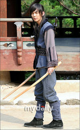 组图：俞承浩新剧《武士》公开拍摄 众主演古装亮相