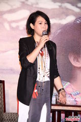 组图：刘若英为新专辑庆功 低调谈婚姻生活