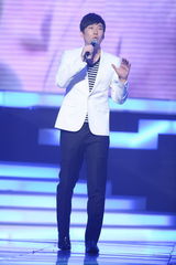 高清组图：新浪网络盛典 满江献唱《中华诵》