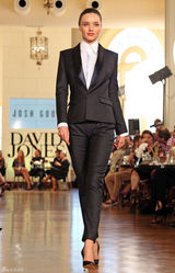 高清组图：辣妈超模米兰达-可儿现身悉尼走秀