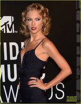 组图：MTV红毯女星水果姐秀牙套ladygaga扮人鱼