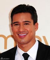 组图：艾美奖红毯 名嘴马里奥-洛佩兹亮相