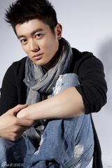 组图：杜江曝光全新写真 展现帅气阳光