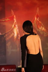 组图：《西游》2月10日贺岁 周星驰赞舒淇战斗机