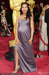 组图：凯莉-华盛顿挺大肚登台