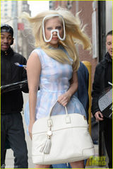 组图：Lady Gaga怪异新造型 面具护目似电焊工