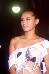 组图：钟汉良出席活动 名模辣妹香艳斗秀场面火爆