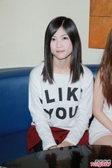 组图：嫩模组合FFX办粉丝见面会 不怕穿着性感