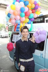 组图：严爵新专辑深情MV首播 自曝占有欲强常吃醋