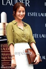 组图：李秀英韩高恩等艺人出席化妆品牌发布会