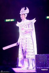 幻灯图：郑少秋表现抢眼帅气 提女儿欣宜满脸幸福