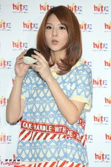 组图：郭静急发求爱令 男友标准不设限