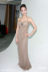 幻灯图：Jessica C薪酬飙高 否认抢Angelababy工作 