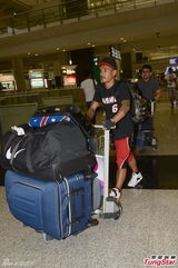 组图：张柏芝胞弟独自返港 拒回应迅锋恋