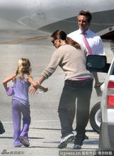 组图：詹妮弗-加纳弯腰走光露T裤 孕期不忘秀性感