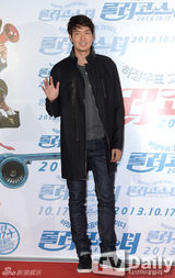 组图：SJ银赫东海孔孝真等助阵《过山车》试映