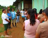 幻灯图集：安吉丽娜-朱莉厄瓜多尔探望当地儿童