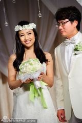 组图：白静与周成海生前婚礼曝光 昔日恋人幸福怀抱