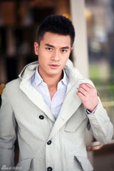 组图：郑凯拍摄秋装写真 精致剪裁秀优雅绅士风