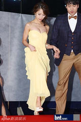 组图：刘在石UEE等韩众星亮相KBS演艺大奖红毯