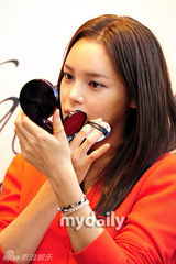 组图：朴诗妍出席化妆品专卖店开业仪式