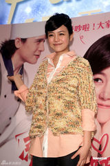 组图：陈妍希透露择偶标准 新片演台妹开嗓献唱