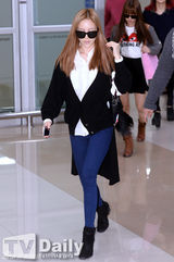 组图：Kara结束日本演出回国 具荷拉显消瘦