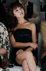 组图：邓家佳娄艺潇秀猫步 郑恺王传君舞艺大增