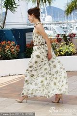 高清图：《伊莲娜》发布会 Yelena花裙清丽