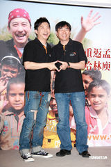 幻灯图：庾澄庆重返孟加拉国 见证资助儿童计划