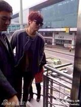 组图：李敏镐抵京备战春晚 引发机场拍照狂潮