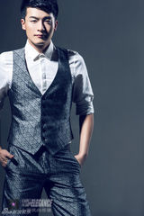 组图：孙艺洲秀肌肉 光影打造花样轻熟男