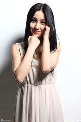 组图：姜雯婀娜写真演绎万种风情