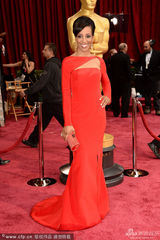 组图：女星肖恩-罗宾逊人鱼裙展性感玲珑身材