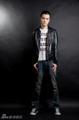 幻灯图：张天野拍时尚写真 变身帅气俊朗型男