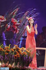 组图：杨千嬅携三后辈开唱 丁子高携儿子捧场