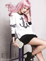 组图：韩星尹胜雅写真鱼鳞装粉头发倍显精灵气质