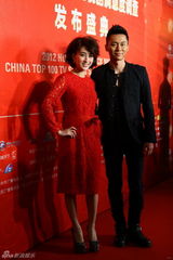 组图：李晨黑西装亮相 马苏大红蕾丝裙抢镜