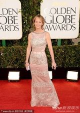 组图：海伦-亨特大气亮相 入围最佳电影女配角