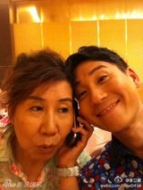 台歌手李立崴微博生前照 爱萌犬自侃酷似梁家辉