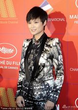 组图：李宇春贾樟柯杨澜等亮相中国之夜