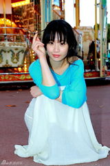 组图：戛纳新人类李梦海边写真清新自然