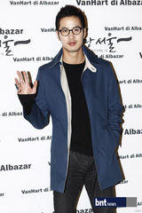 组图：具俊晔朴政珉等出席韩国首尔时装秀