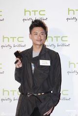 组图：黄宗泽亮相时尚活动 徐子珊露背秀腿妖艳性感