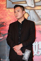 组图：《警察故事》答谢会 成龙盼办公室演警察