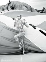 组图：超模坎蒂丝登ELLE封面 大秀喷血身材