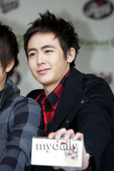 幻灯图：韩组合2PM代言巧克力 签售会祝福情人节