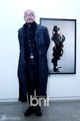 组图：韩时装设计师李尚峰办个人裸体艺术展